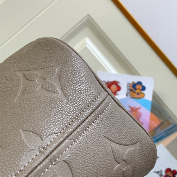 ルイヴィトンバッグ着用イメージ